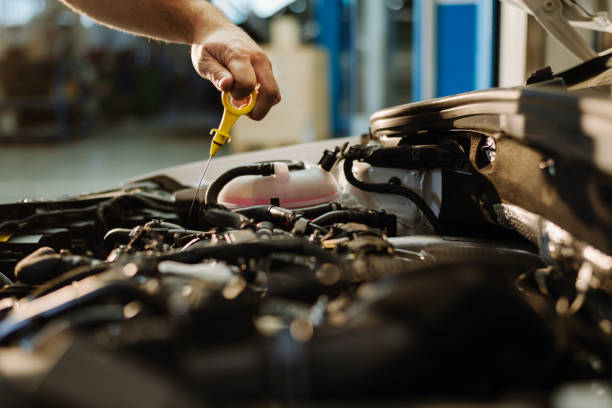 close up of car oil change - craft craftsperson photography indoors imagens e fotografias de stock