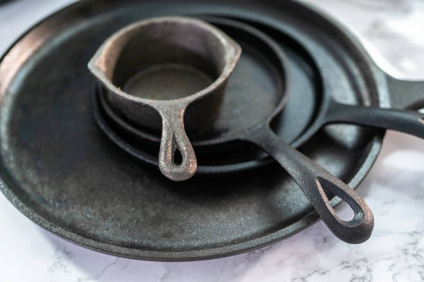 istock Variety of cast iron frying pans 1178829128