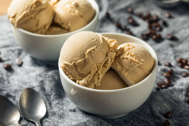 domowe lody kawowe - scoop ice cream frozen cold zdjęcia i obrazy z banku zdjęć