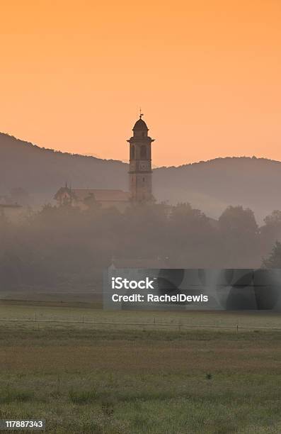 Włochy Słońca - zdjęcia stockowe i więcej obrazów Bez ludzi - Bez ludzi, Brzask, Dzwonnica - Wieża