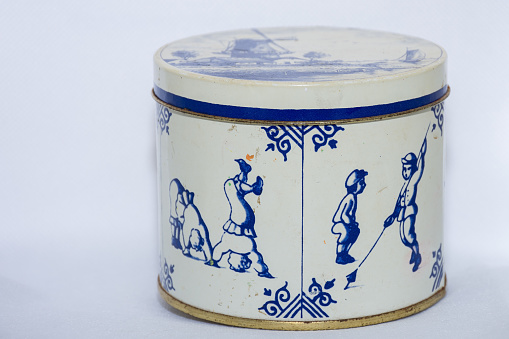 A stoopwafle delft blue tin for \
