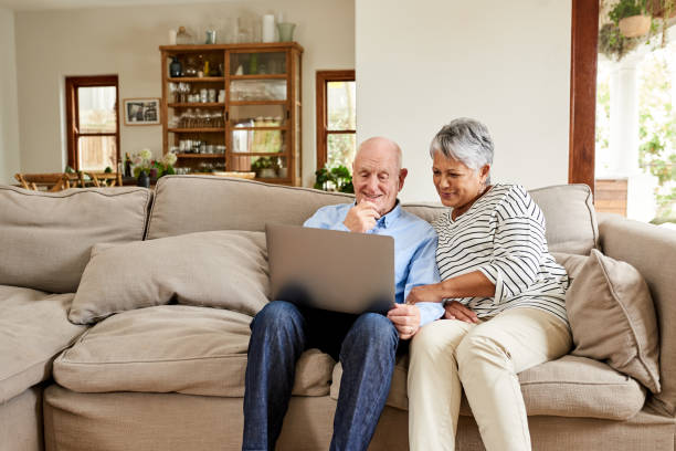 istock Taking their first steps into the world of social media 1178885321