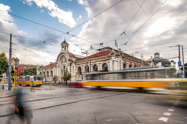 central market hall w ciągu dnia w sofii, bułgaria, europa wschodnia - kreatywny obraz stockowy - sofia zdjęcia i obrazy z banku zdjęć