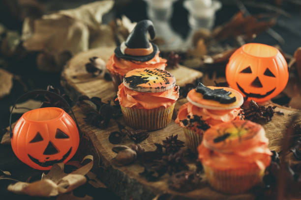 istock Halloween cupcakes with pumpkin lanterns 1178916250