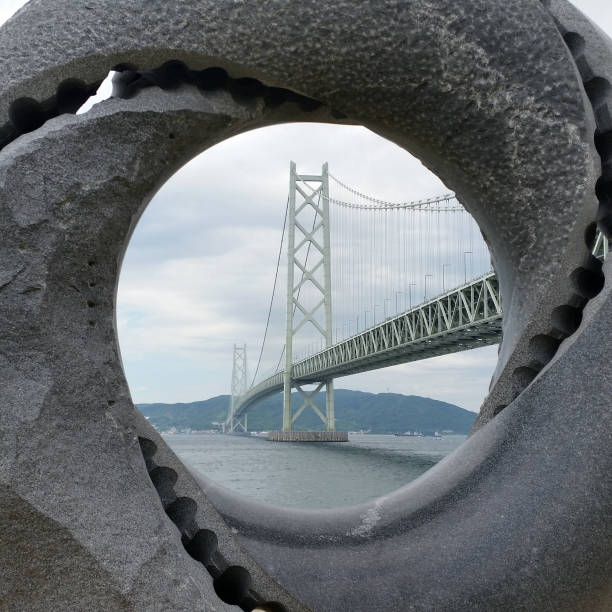 akashi-kaikyo bridge die längste hängebrücke der welt in japan - kobe bridge japan suspension bridge stock-fotos und bilder