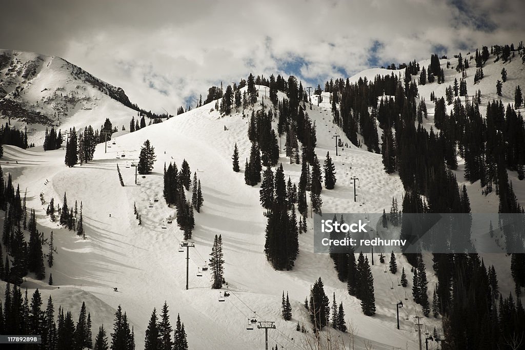 Mountain telesquíes - Foto de stock de Actividades recreativas libre de derechos