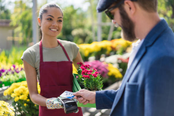 istock Client paying online at the flower shop 1178940691