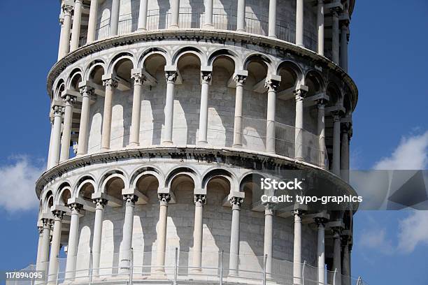 Detalhe Da Torre De Pisa - Fotografias de stock e mais imagens de Arquitetura - Arquitetura, Azul, Branco