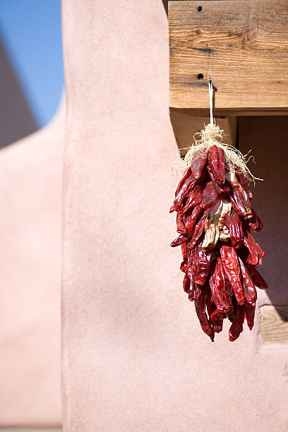 tradicional sudoeste decorações de chili - house residential structure southwest usa albuquerque imagens e fotografias de stock