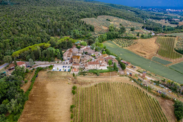 istock Small Village near San Gimignano 1178948370