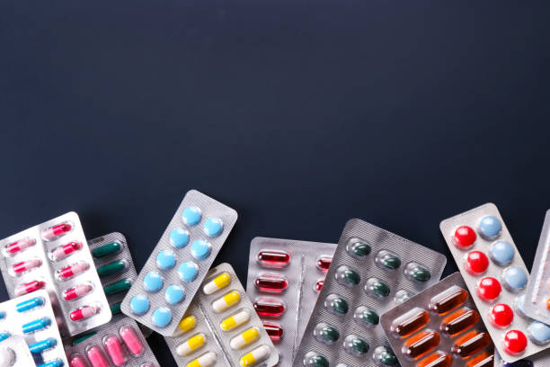 ブリスターパックに多くの異なる錠剤や錠剤.ヘルスケアと医療の概念。 - perscription capsule frame pill ストックフォトと画像