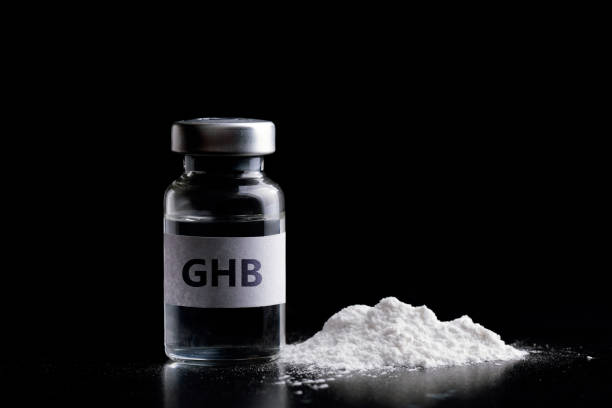 flasche ghb im schwarzen hintergrund. ghb - drug abuse narcotic medicine protection stock-fotos und bilder