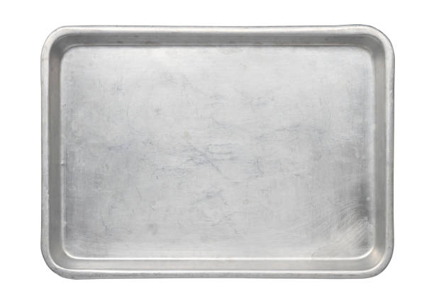 metal baking pan aluminum tray - bandeja imagens e fotografias de stock