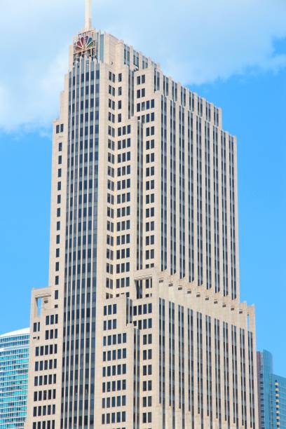 nbc tower chicago - nbc chicago vertical built structure imagens e fotografias de stock