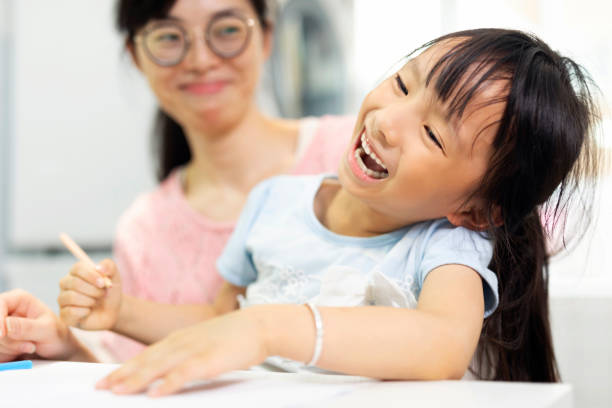 istock Mamma's little artist 1179002875