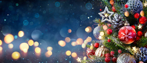 christmas tree with baubles and blurred shiny lights - christmas tree imagens e fotografias de stock