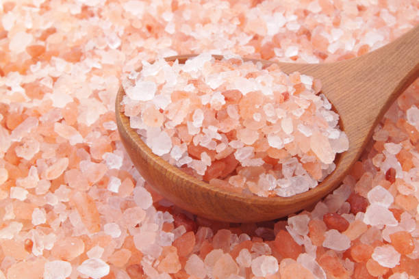 istock Pink himalayan rock salt with spoon 1179116023