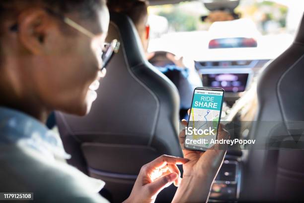African Woman Using Car Sharing App Stock Photo - Download Image Now - Car Pooling, Mobile App, Car