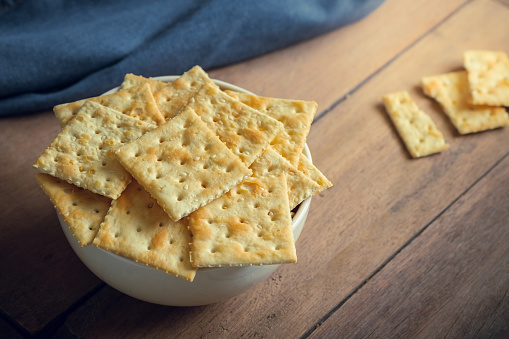 Crispy crackers with sesame in bowl
