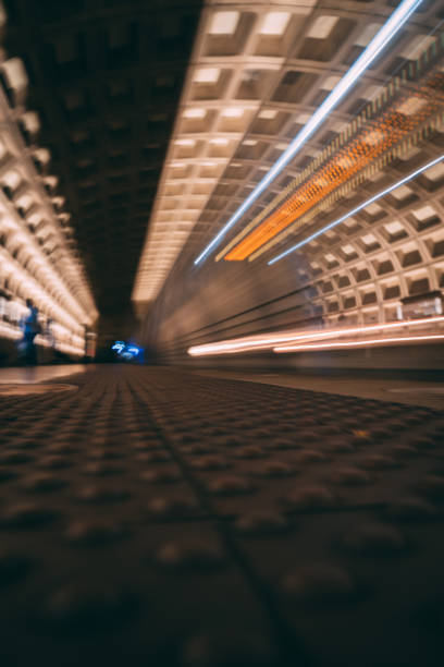 metro,washington dc - vertical washington dc usa station imagens e fotografias de stock