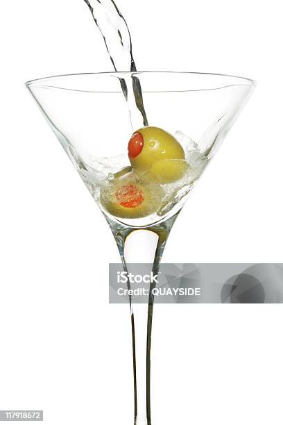 Martini - Fotografias de stock e mais imagens de Cocktail - Cocktail, Dois Objetos, Verter