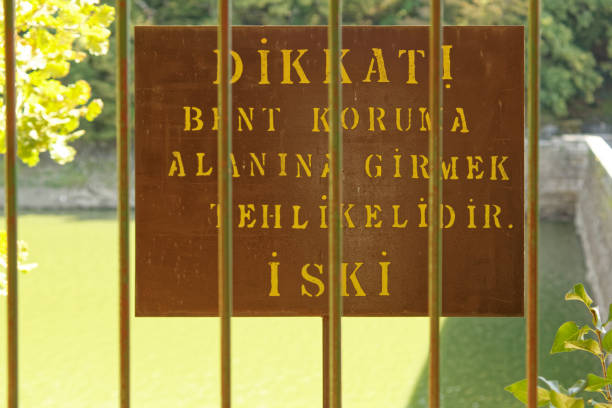 istock Entrance prohibited sign in Turkish. 1179190939