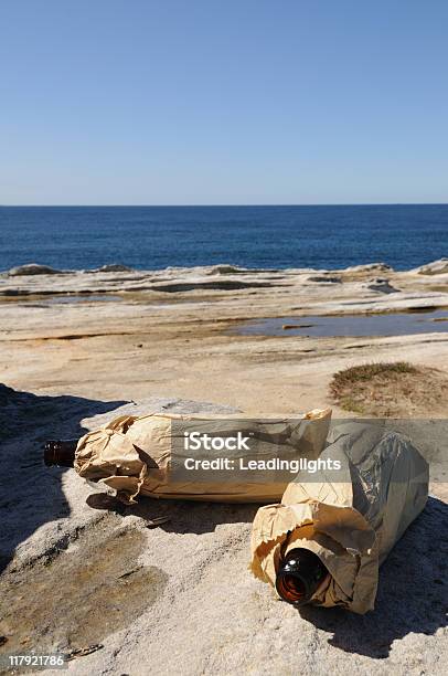 Botellas En The Rocks Sydney Foto de stock y más banco de imágenes de Aire libre - Aire libre, Australia, Basura