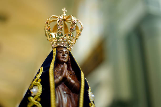 imagen de nuestra señora de aparecida - estatua de la imagen de nuestra señora de aparecida - our lady fotografías e imágenes de stock