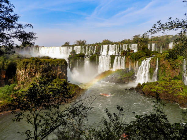 cataratas del iguazú. circuito inferior. parque nacional iguazú. - iguacu falls argentina tropical rainforest rainbow fotografías e imágenes de stock