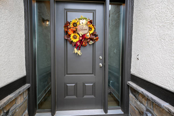 istock Black Door Halloween Wreath 1179300211