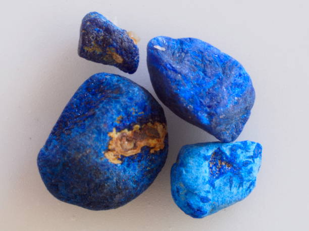 pierres de placer de l'azurite, trouvé près de chessy - azurite photos et images de collection