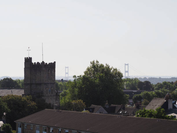 ponte sobre o rio severn em chepstow - monmouth wales - fotografias e filmes do acervo