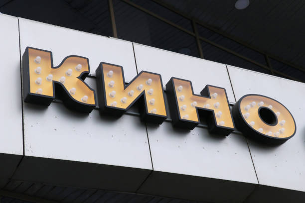 istock cinema sign illuminated advertisement (Russian) 1179341761