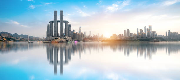 skyline moderna do metropolis, chongqing, china, panorama de chongqing. - chongqing china bridge asia - fotografias e filmes do acervo