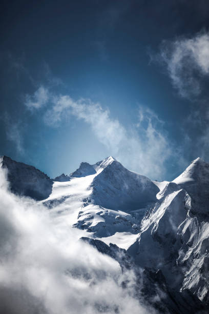 nube de los alpes suizos y paisaje de montaña, suiza - winter scape fotografías e imágenes de stock