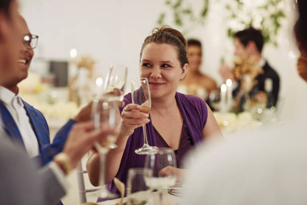 что такое свадьба без ваших близких? - wedding reception wine party women стоковые фото и изображения