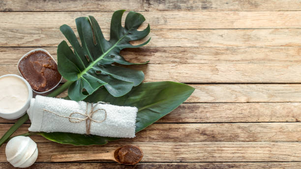 spa composition with towels and tropical leaf on a wooden background. - chocolate spa treatment alternative therapy towel imagens e fotografias de stock