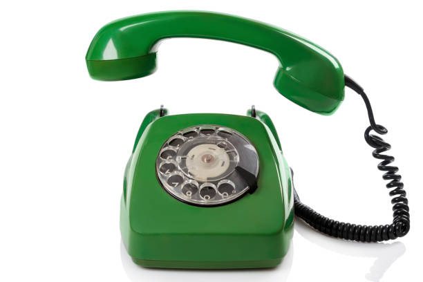 grünes retro-telefon - wählscheibe stock-fotos und bilder