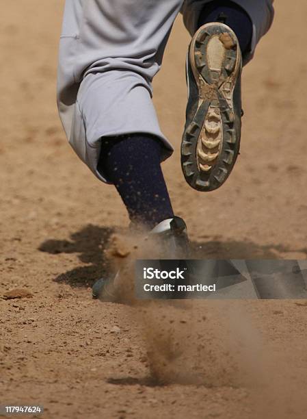Rubare Secondo - Fotografie stock e altre immagini di Base Run - Base Run, Adulto, Baseball