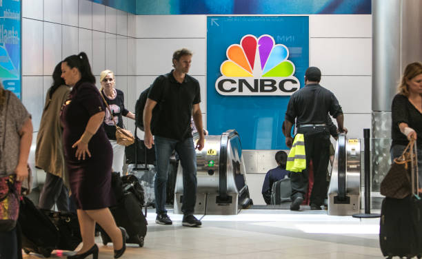 cnbc sign inside atlanta airport - nbc imagens e fotografias de stock