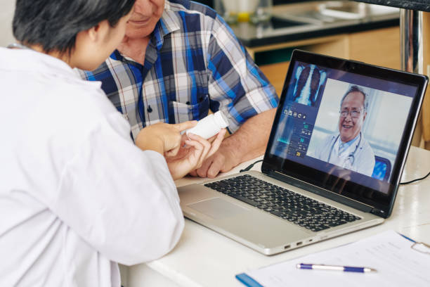 istock Nurse recommending tablets to patient 1179482344