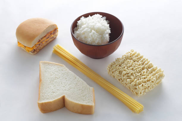 reducir los carbohidratos - healthy eating pasta flour food fotografías e imágenes de stock