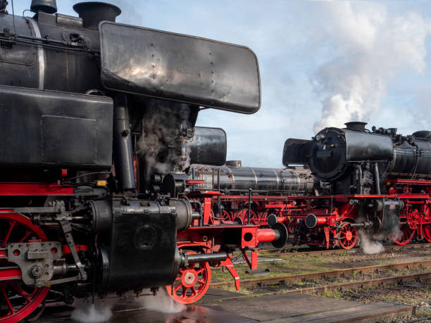 Stoomlocomotieven in het depot van de Stoom Stichting Nederland. SSN 65 018, VSM 23 071 en de SSN 41 105
