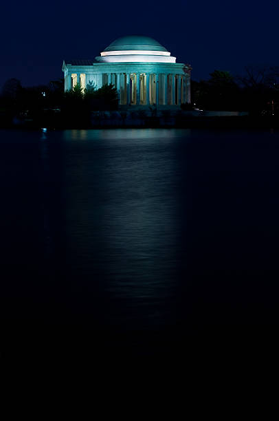 istock The Jefferson Memorial at Night 117953624