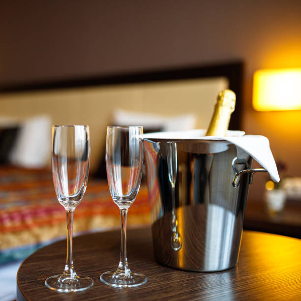 高級ホテルルームでのシャンパン - honeymoon hotel hotel suite hotel room ストックフォトと画像