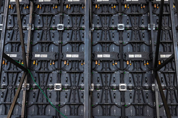 rear view of a panel of connected speakers - baffle imagens e fotografias de stock