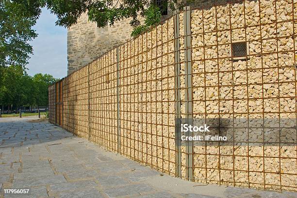 Pared Con Patrón Decorativo Foto de stock y más banco de imágenes de A cuadros - A cuadros, Arbolado, Arquitectura