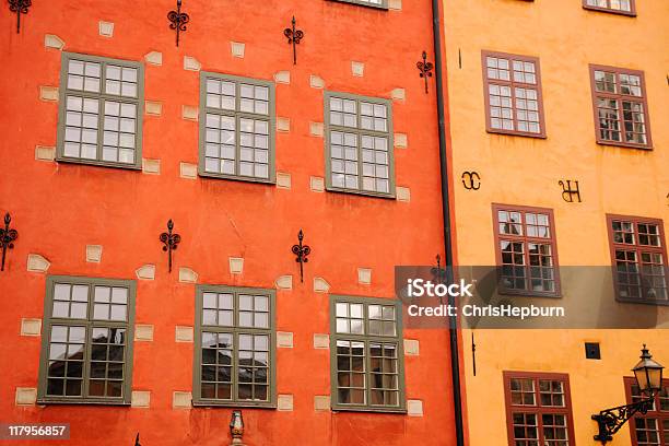 Arquitetura Colorida Estocolmo - Fotografias de stock e mais imagens de Gamla stan - Gamla stan, Janela, Amarelo