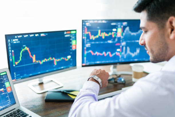 istock Trader waiting for stock market to open 1179580577