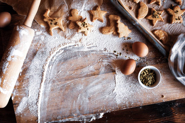 homemade christmas cookies - baking flour ingredient animal egg imagens e fotografias de stock